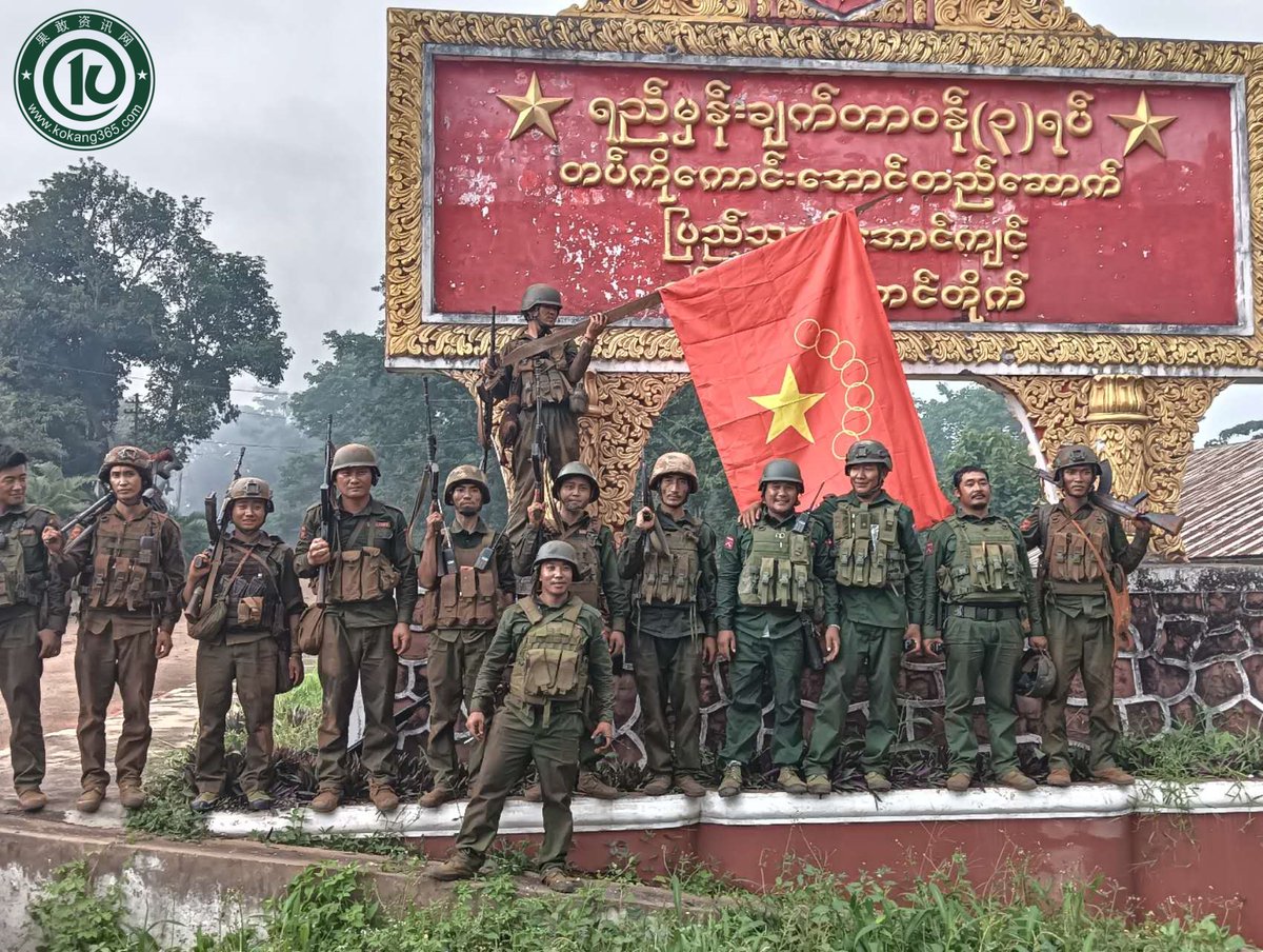 krackhauer's tweet photo. 🇨🇳🇲🇲 The fall of the Northeast Regional Command HQ in #Lashio could trigger consequences like mass surrenders, desertions, defections, and even potential revolts within the regime nationwide — a very critical and sensitive moment for the already deteriorating regime. (1/3) https://t.co/NLIfST9LRO