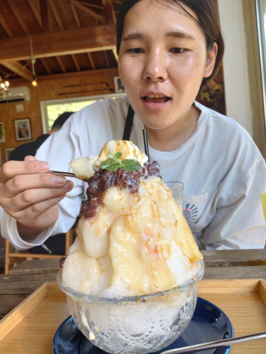 y_okano's tweet photo. 本日は、娘とツール

岡山で開店の まぜ麺凪 からソフトボール部練試合の応援

あまりの暑さにノンアル補給　からの　桃カキ氷

有意義な１日でしたが、オヤジと遊ぶより　早く旦那を　孫を、、、W https://t.co/m66reoWlFt