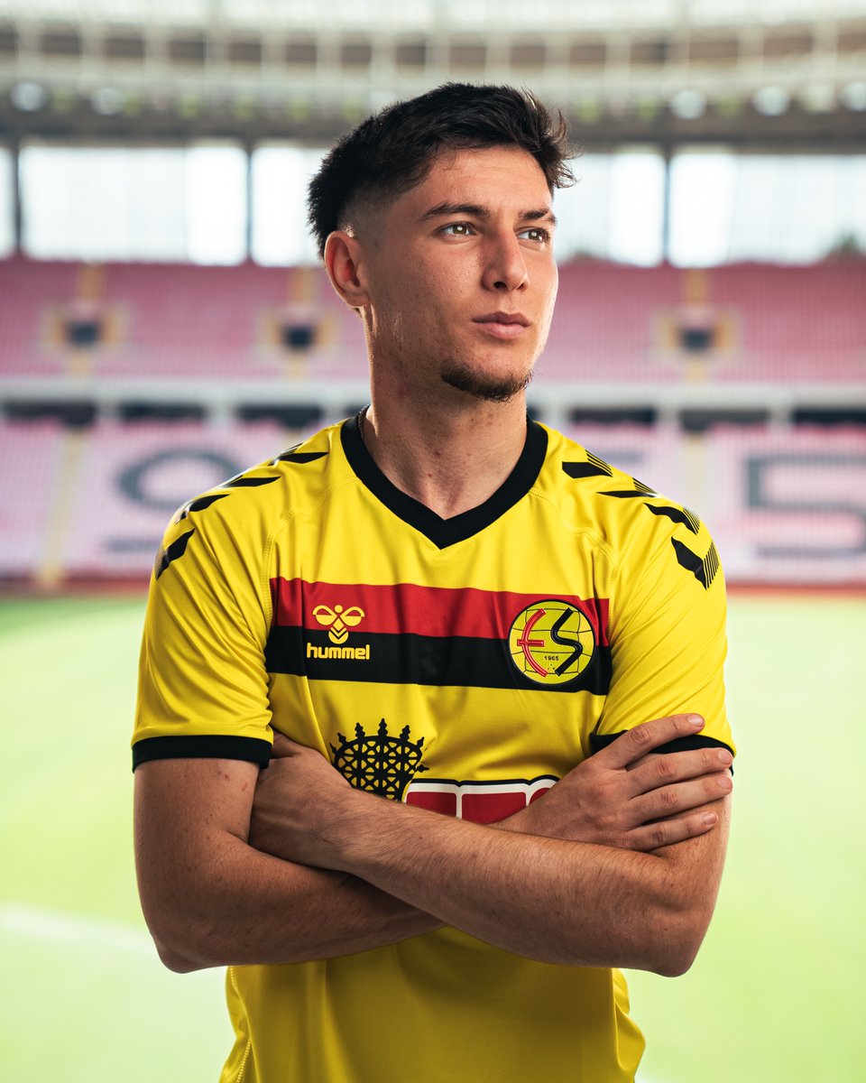 Eskisehirspor's tweet photo. 🟡 Mutluluk denince akla, hemen onun adı gelir.
ETİ! ETİ! ETİ!

🟡 ETİ Forma https://t.co/dCye7M438v'da ön satışta! 🔥

@hummelturkey @crssporturkiye https://t.co/dtxH1NZEaS