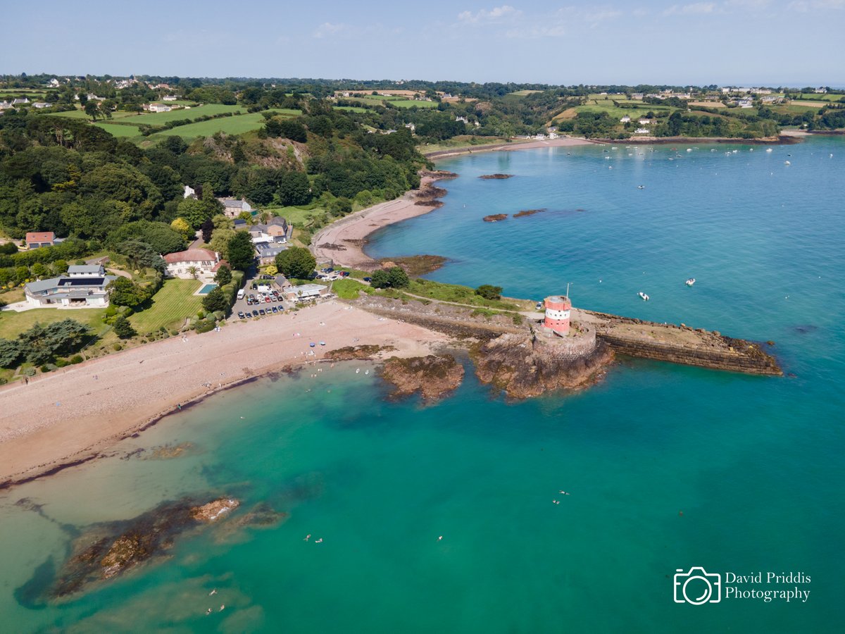 DavidPriddis's tweet photo. Some aerial shots of Archirondel and the surrounding area from earlier in the week.

Archirondel Tower is a Jersey round tower one of 23 built around Jersey between 1778 and 1801. It was one of the later towers, completed in 1794

#arichrondel #beachlife #jerseyci  #droneshot https://t.co/ycxdfv7Iic