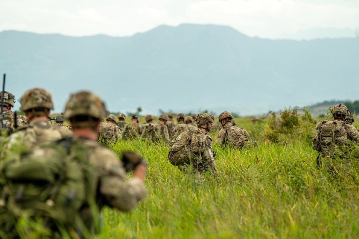82ndABNDiv's tweet photo. Paratroopers from Falcon Brigade are participating in U.S. Army South’s bilateral airborne exercise in Colombia. #AATW #FastFlatAccurateAndLethal #JumpFightWin #CombatReady https://t.co/1N34zQ1frp