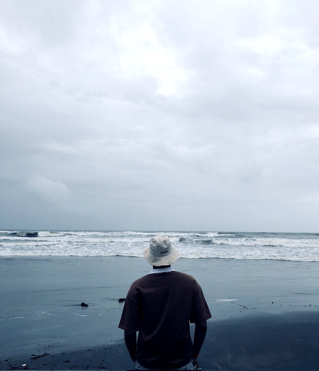 0xabhii's tweet image. Sandy toes and sun-kissed nose 🌴✨ 
Gm Goa! FOMO is real, but I&apos;m living my best life at the beach! Catch you all at @HackVerseIND 🌊 
#GoaVibes #BeachLife #HHGoa&quot;