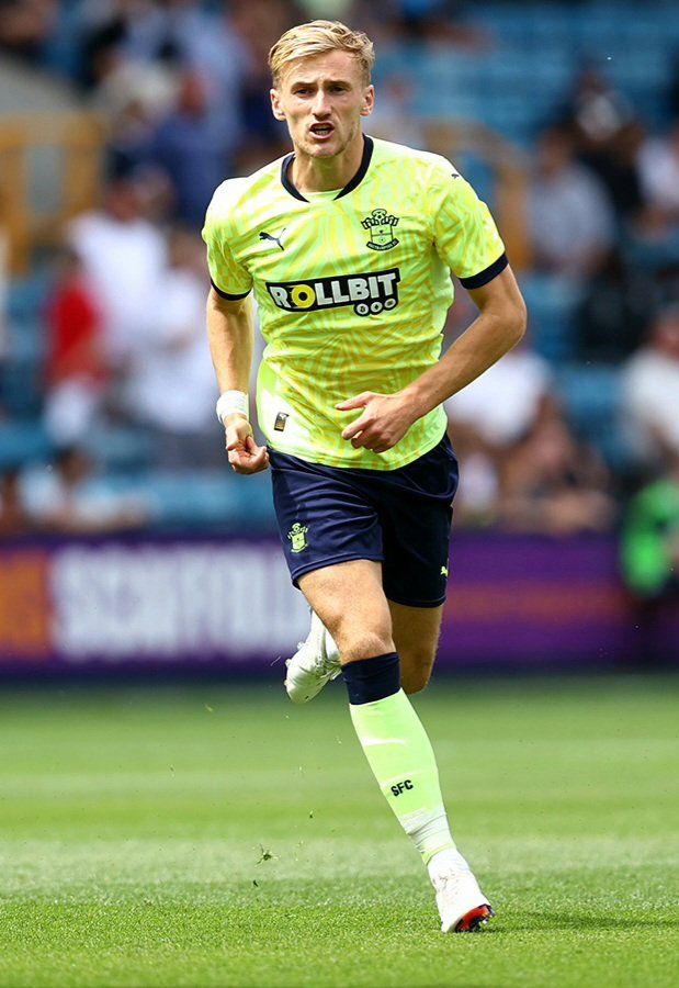 Now that's a proper kit <a href="/SouthamptonFC/">Southampton FC</a> and <a href="/pumafootball/">PUMA Football</a>
YELLOWS YELLOWS 🟡 🟡 
#SaintsFC <a href="/_SaintsInFrance/">Robbie 😇</a> <a href="/AdamBlackmore/">Adam Blackmore</a> <a href="/AlfieHouseEcho/">Alfie House</a> <a href="/danswight/">Dan Wight</a> <a href="/FrannyBenali/">Francis Benali MBE</a> <a href="/justinaminute/">justin strong</a> <a href="/MarucciSteph/">Stephanie Sfc Marucci 🇺🇦❤️</a> <a href="/premierleague/">Premier League</a> <a href="/GalacticGaz/">Galactic Gaz </a> @