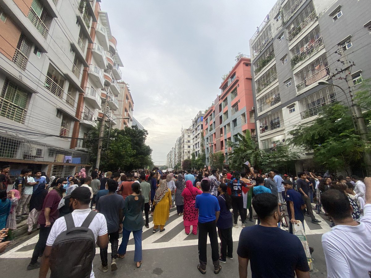 n_rose77's tweet photo. Your girl joined the protest🙋🏻‍♀️❤️‍🔥
#SaveBangladeshiStudents https://t.co/MYJM2HjTRc