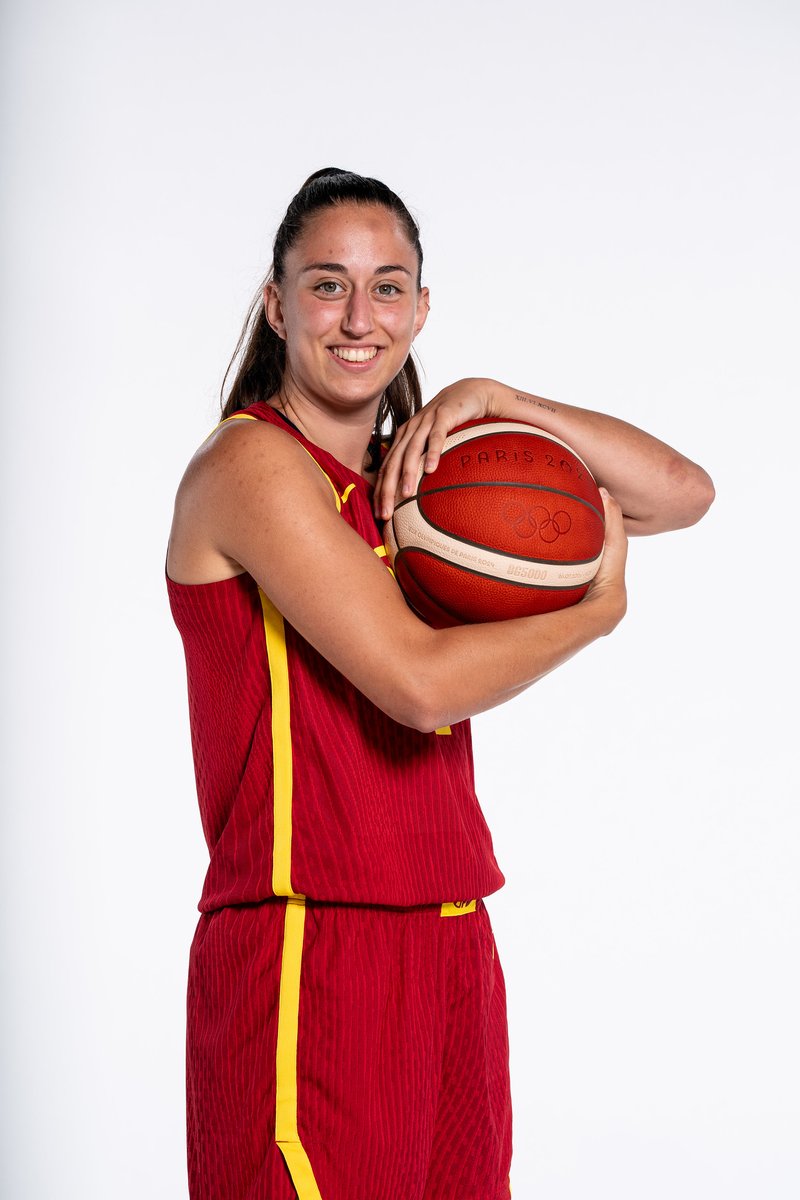 BaloncestoESP's tweet photo. 🇫🇷 @Paris2024 | TRIPLE de @maitecazorla5 para iniciar la segunda parte.

🏆 Fase de Grupos #Olympics
🇷🇸🆚🇪🇸 (Min. 23 | 28-42)
📌 Pierre Mauroy (Lille)
📺 @teledeporte - @Eurosport_ES 

#SomosEquipo https://t.co/ZRbclASyEC
