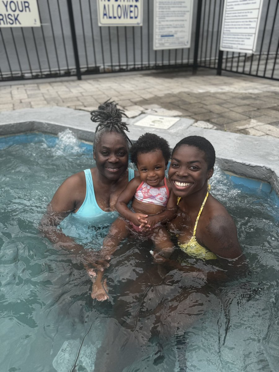 KarenWatsonFle1's tweet photo. Enjoying Myrtle Beach with my 2 favorite girls…
#MakingMemoriesTour
#ThreeGenerations
#KamsMom
#AsèGoGo💖 https://t.co/0TyBL7ajMc