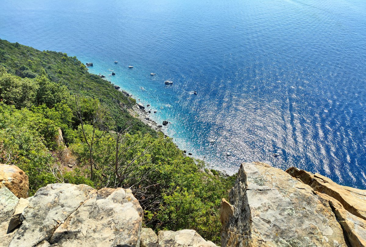 agowitter's tweet image. Rocks &amp;amp; Blue (&amp;amp; weaves) @ThePhotoHour @StormHour