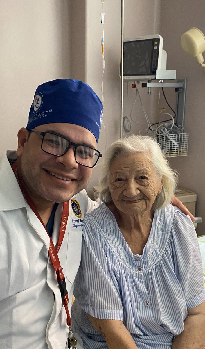 DrJFFranceschi's tweet photo. Despertarse con esta sonrisa de mi paciente cumpliendo su postoperatorio inmediato, definitivamente no tiene precio! 🤩 94 años de vida y los que faltan en nombre De Dios  🙏🏻🏥 Hospital Universitario de Caracas 🫀 https://t.co/iEYZMrQlr9