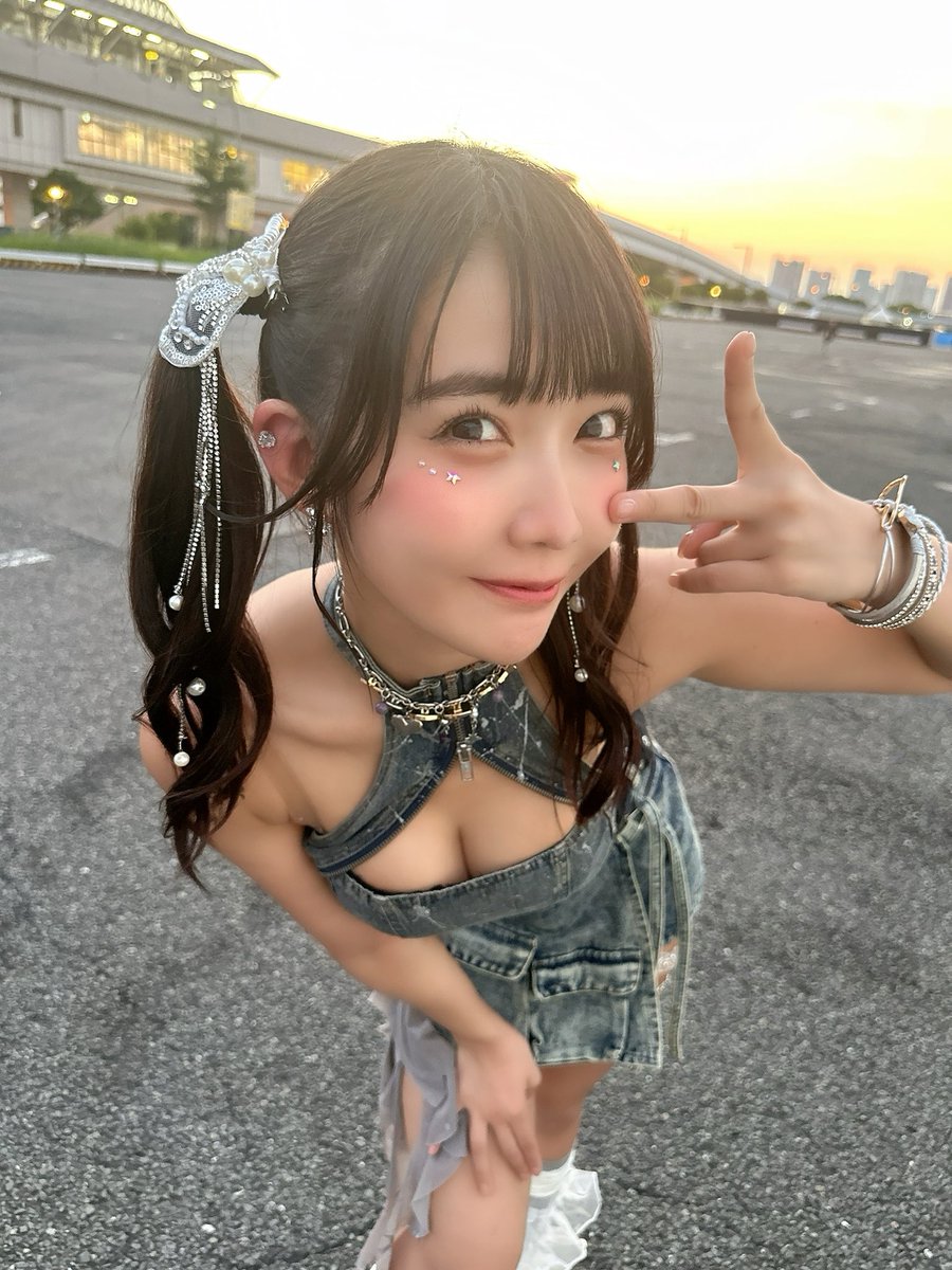 TIF 2日目ありがとうー💜

オールナイトフジコ見て来たって方が沢山いて嬉しかったです🫣

8.11(日)にZepp横浜にて私の生誕祭が開催されるのでお誕生日お祝い来て欲しいなーってワガママも言ってみる🤫🤫
https://t.co/DGeIB6doe1 https://t.co/kkMcPQeJQw