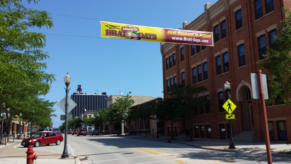 📢 Today's events kick off with the #BratDays parade in downtown Sheboygan at 9:00 am!
👉 Parade info: brat-days.com/parade
