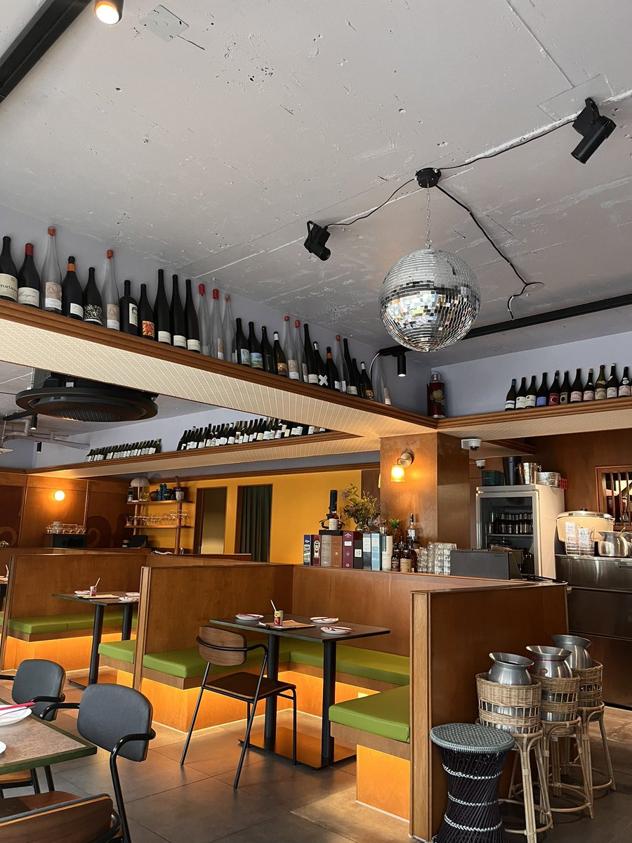 “영동포차나” หรือ ยองดงโภชนา 🇹🇭🤤
หนึ่งในร้านอาหารไทยในเกาหบีที่เราชอบเลยยยย ร้านบรรกาศดีมาก มีไวน์มีเหล้าขายด้วย แนะนำข้าวเหนียวผัดแหนม อร่อยมากฮือ ส้มตำก็อร่อย รสชาติคนไทย แต่เผ็ดไปนิดนึง แนะนำๆๆๆ 💘

naver.me/xOxfSM1N

#รีวิวเกาหลี #ภาษาเกาหลี