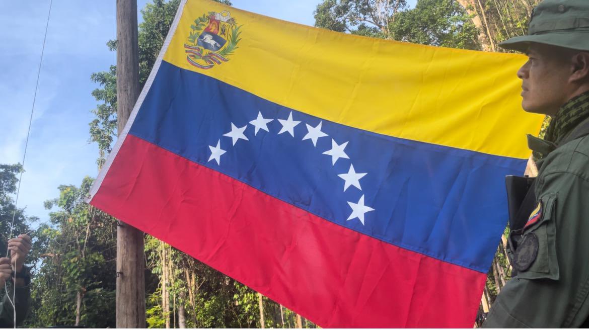 dhernandezlarez's tweet photo. Bandera de Venezuela, serás venerada en cada rincón de nuestras fronteras como Bandera de lucha, revolución y libertad ! 
Por esencia anti mantuanos y anti imperialista !

#IntegrarEsVencer https://t.co/tLDVoTI3q8