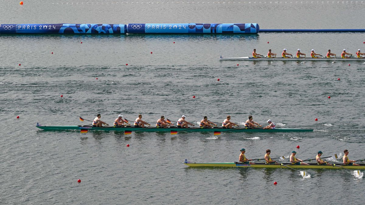 Undankbarer vierter Platz im Olympia-Finale

Der Deutschland-Achter verpasst trotz Leistungssteigerung eine Medaille. Der Olympiasieg geht an Großbritannien, Silber holt die Niederlande, Bronze für den US-Achter

deutschlandachter.de/2024/08/03/und…