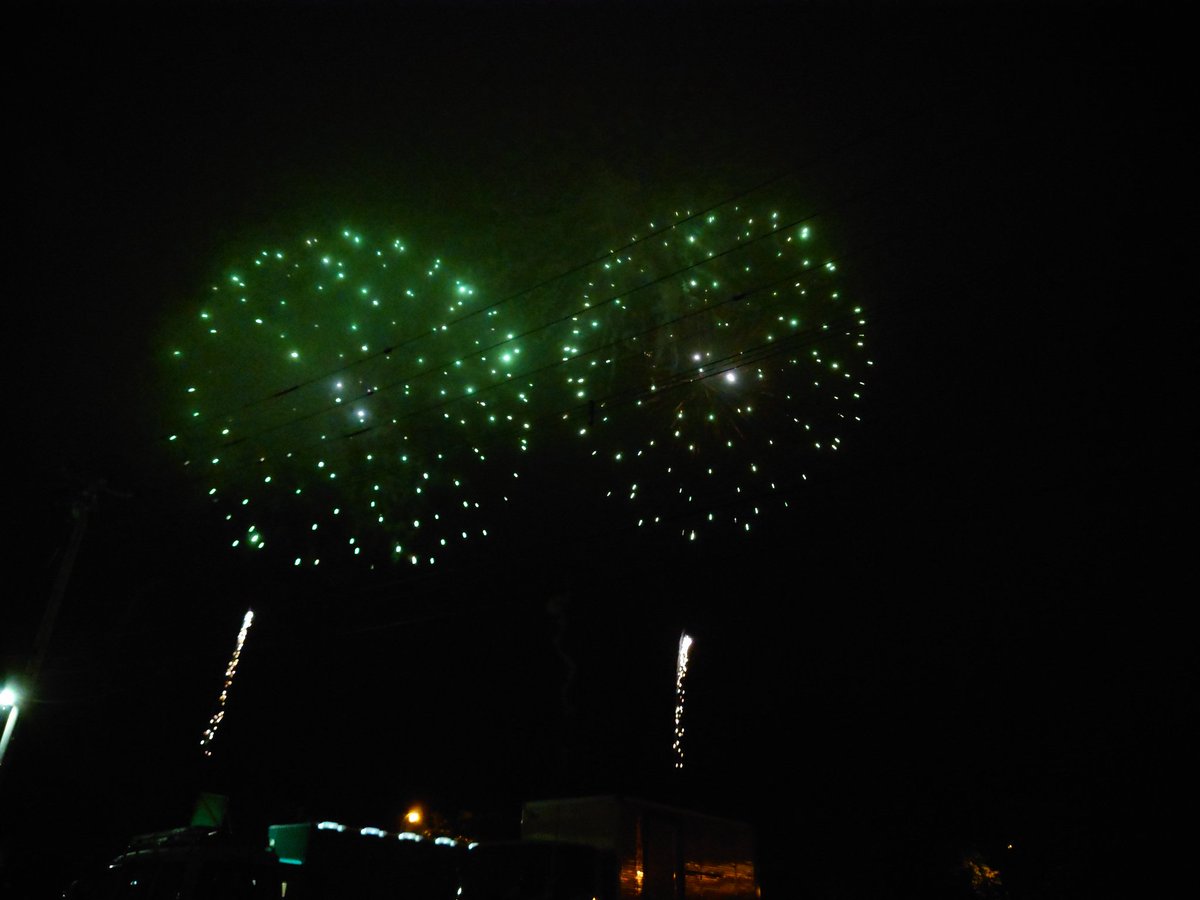 neet1208's tweet photo. 俺を含め4人で花火大会に行ってきた！
何年ぶりってくらい久しぶりで楽しかったなー https://t.co/ptIOY3FQsH