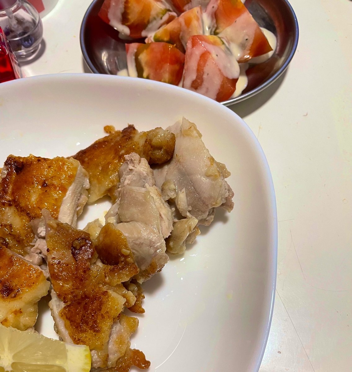 nuntara225's tweet photo. めし！

一枚目　あさひるごはん

2枚目 よるごはん

健康的にまあまあやれているかも😭
よるごはんは冷やし中華のつもりが具材なさすぎてまぜ麺みたいになった😫 https://t.co/3djU9AFYeK