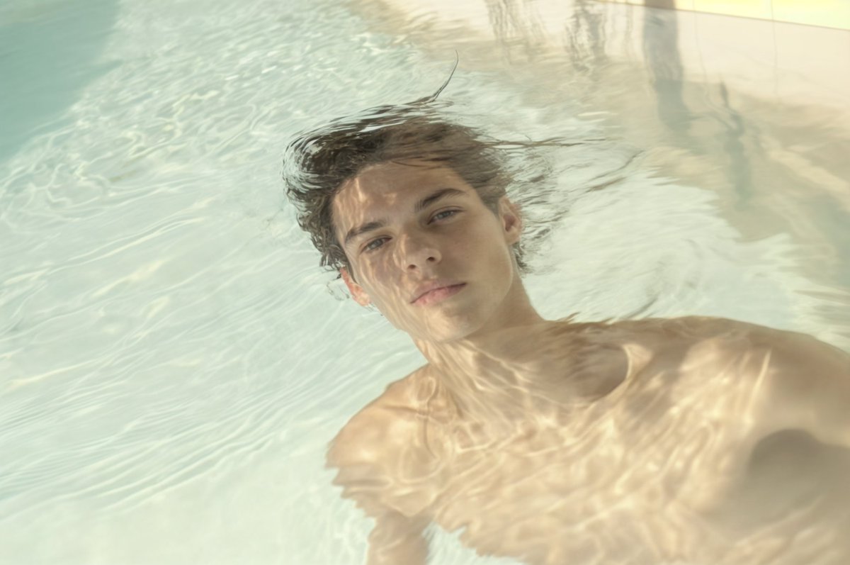 egeberkina's tweet image. It would be amazing to chill and relax in the pool on these hot summer days. 🌞🏖️