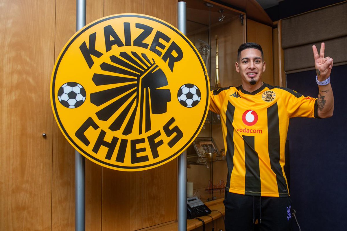 Sirino Joins Amakhosi

Kaizer Chiefs have strengthened their squad in the attacking department with the acquisition of attacker, Gaston Sirino.

The Uruguayan has penned a two-year contract with the Glamour Boys.

#Amakhosi4Life #AlwaysHome
