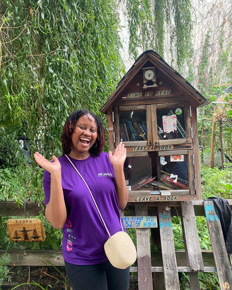 StrongEvolution's tweet photo. The Founder and  Executive Director of Strong Girls Evolution, Eunice Naffie Mustapha Esq., rocking our disaster management awareness raising t-shirt.

#genderequity #resilience #advocacy https://t.co/Zr1dV0vOEc