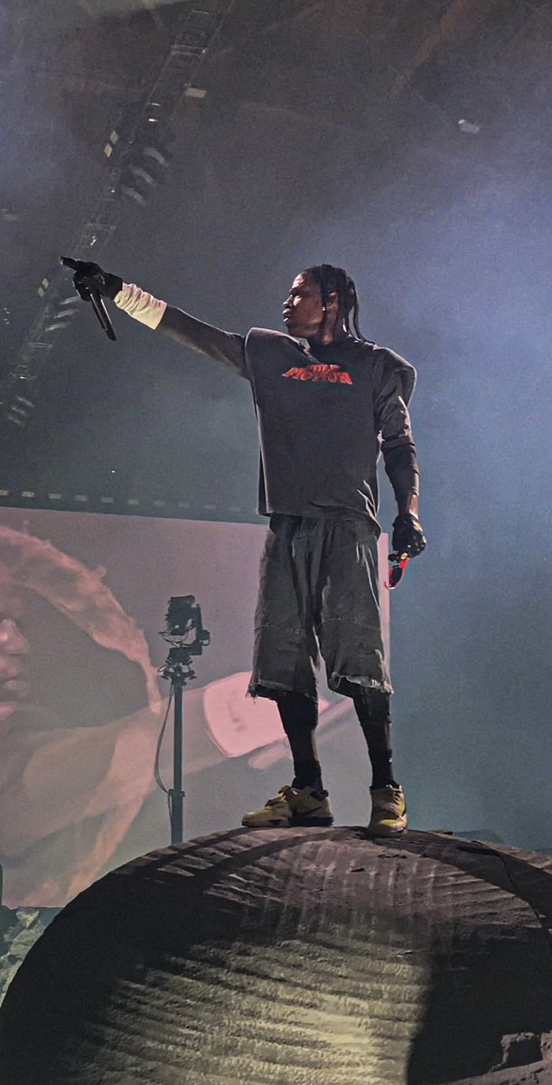 NotSantozzz's tweet photo. Travis Scott Portugal #travisscott #CIRCUSMAXIMUSTOUR #Portugal #meoarena #travis https://t.co/sUdpyIh49f