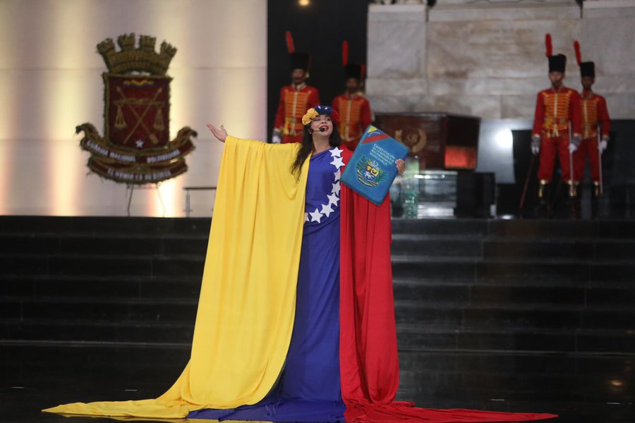 RESCZ40's tweet photo. 🇻🇪 Con la izada de nuestro tricolor llevada a cabo en el Panteón Nacional, nuestra heroica Fuerza Armada Nacional Bolivariana, conmemora con alto honor el Día de la Bandera Nacional y el 87° Aniversario de la Gloriosa Guardia Nacional Bolivariana🇻🇪. https://t.co/CmDNDcZfpD