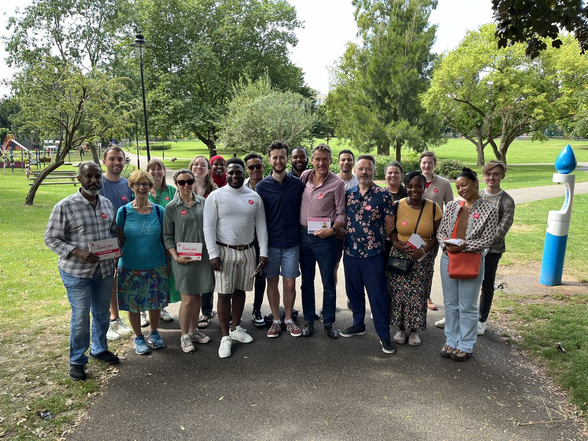 It was amazing to be back out on the doors this morning in Kilburn as we launched our by-election campaign. 

So much support for our fantastic candidate <a href="/Rgt71Robert/">Robert Thompson (he/him)</a> - the countdown to September 5th has started! 🌹🗳️