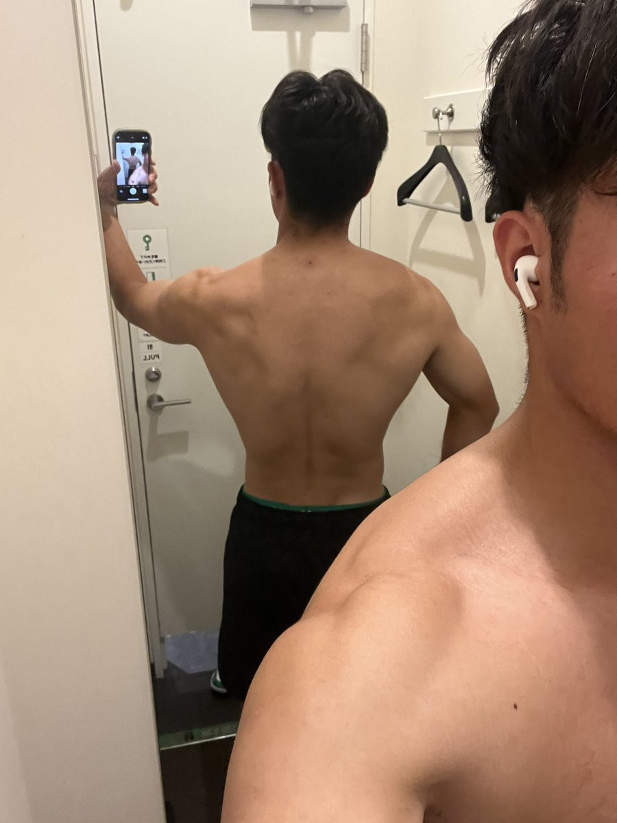 脂肪乗ってきたのでトレーニングの後有酸素入れるようにしました💪🏻
#筋肉男子 #筋トレ男子 #筋トレ好きな人と繋がりたい #筋トレ好きと繋がりたい #筋トレ女子 #筋トレ垢さんと繋がりたい #筋トレ垢 #workoutgirl #workout