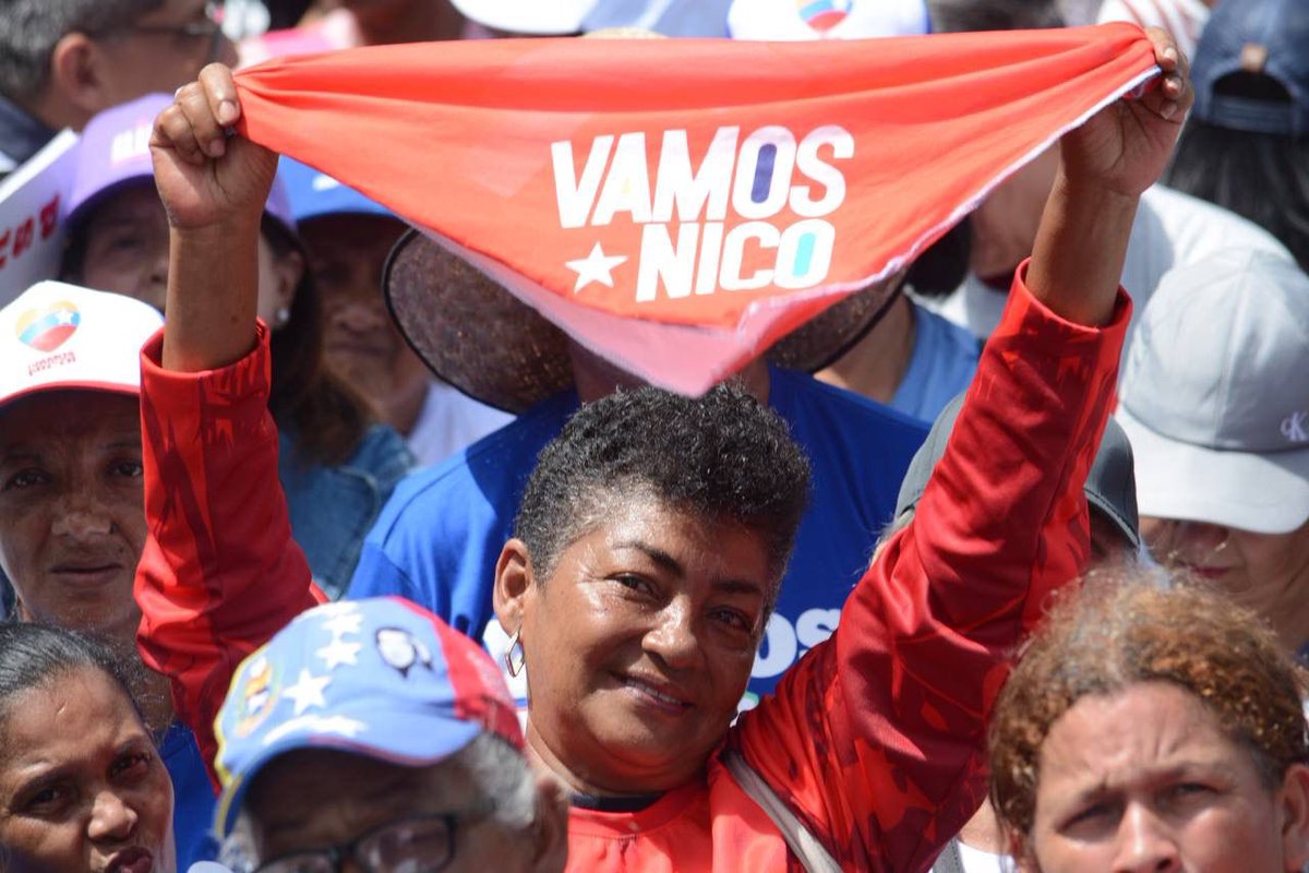 #3Ago Con un gran movilización de pueblo, celebramos en el estado Lara una gran marcha en apoyo al presidente electo @nicolasmaduro con un llamado a la paz y en honor al día del tricolor nacional conformado por 8 estrellas. 

Junto al alcalde <a href="/LuisJonasReyes/">Luis Jonás Reyes</a> ratificamos el