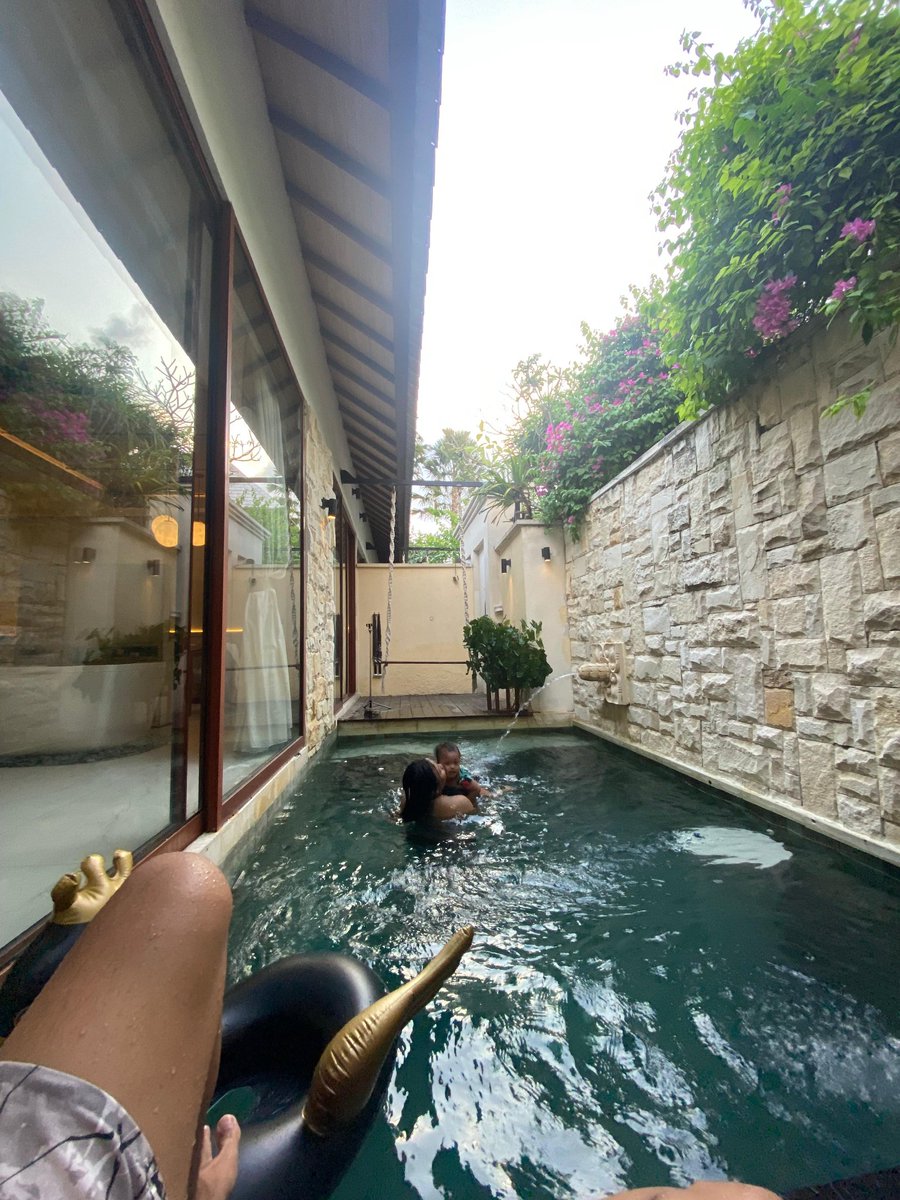 dlaffly's tweet photo. Halo gua mau pamer &amp; haus validasi (siap duluan kalo dikatain wkwkwk)

Gak sih, lebih tepatnya pengalaman liburan di Bali nginep di  Resort / Villa / Hotel mulai dari 500rb sampe yang hampir 2 digit

A Thread https://t.co/ZDctX0ptwK