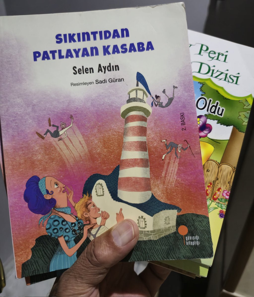 #önceeğitim deyip Van ilimizdeki 10 köy ilkokul ve ortaöğretim okulumuza 500'er adet kitap hediye etmeye hazırız. Hocalarımızın bizim ile irtibata geçebilirler.
