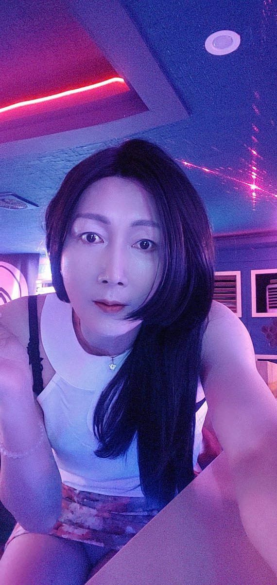 복잡하게 생각 않기로 했다.
나는 그의 마음 모르고 
그도 내 마음 모른다.
에라이씨 ㅈ대로 해라.