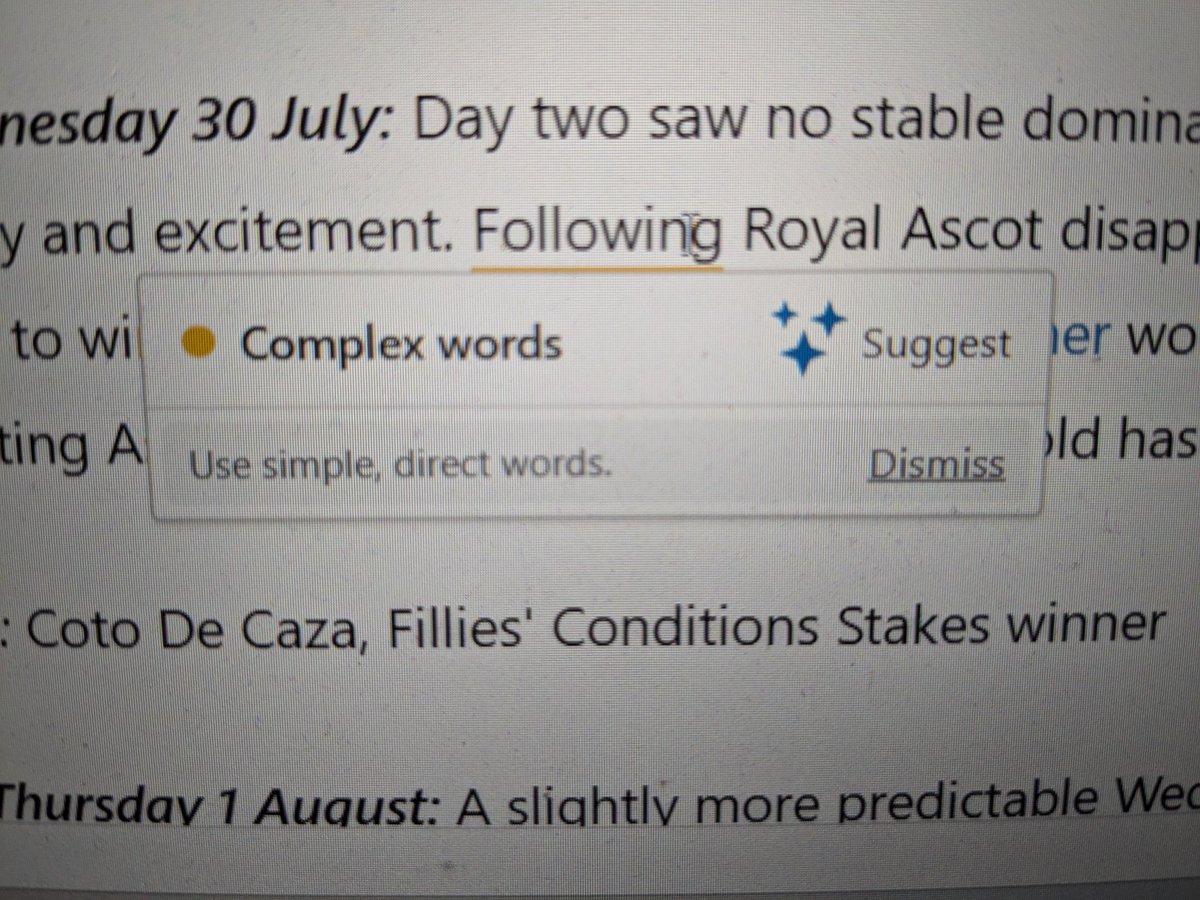 HelenSwire's tweet image. Wordpress has introduced an AI feature telling writers when words might be "too complex" for readers and...good lord. #writerscommunity #journalistproblems