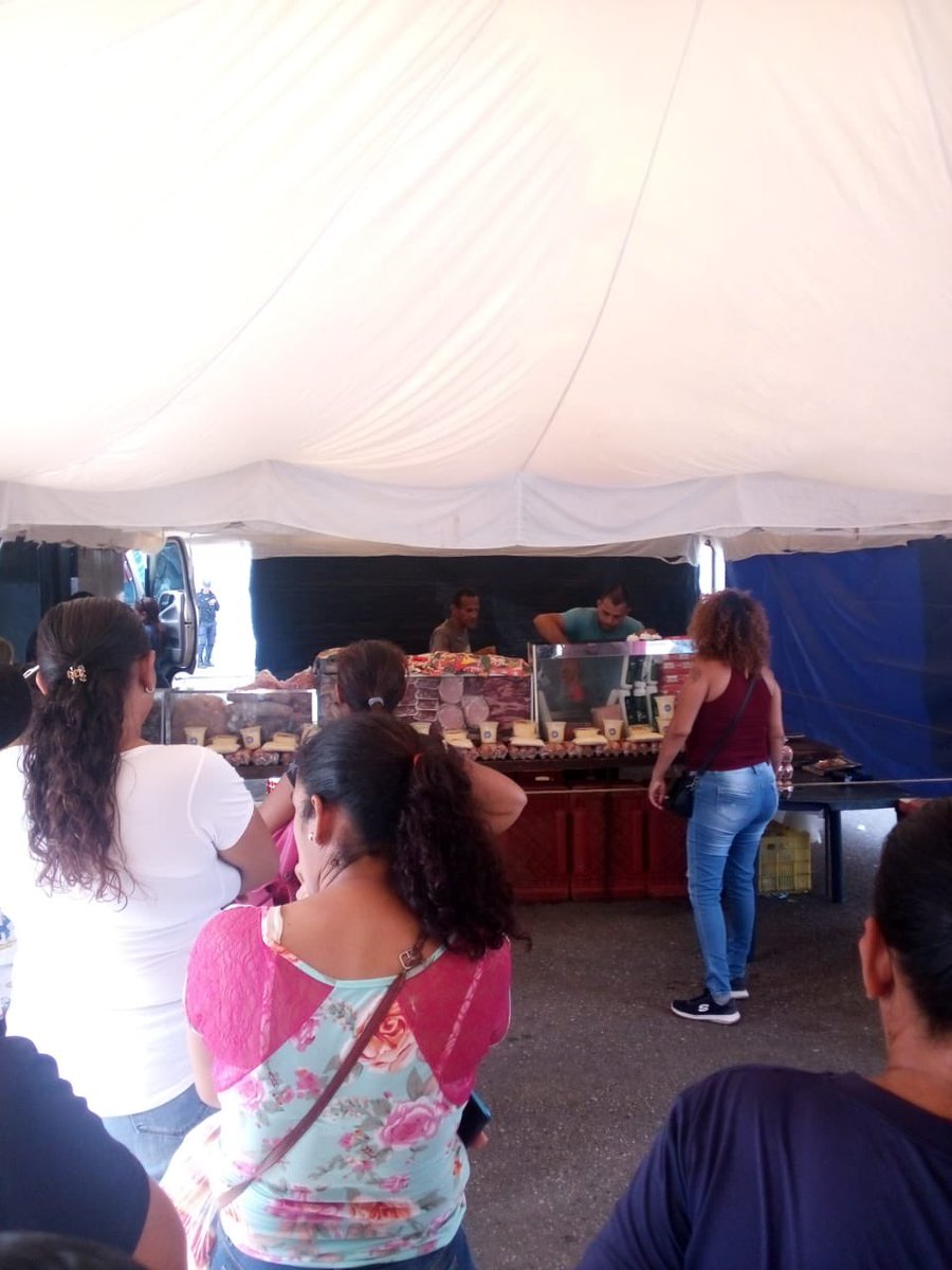 Hoy #3Agosto Programa “Hambre Cero” en el bulevar del Chino Cantón San Carlos. El Alcalde <a href="/alexandermirele/">ALEXANDER MIRELES</a> aseguró vamos a seguir ayudando a todos nuestros ciudadanos a coman bien a bajo costo.