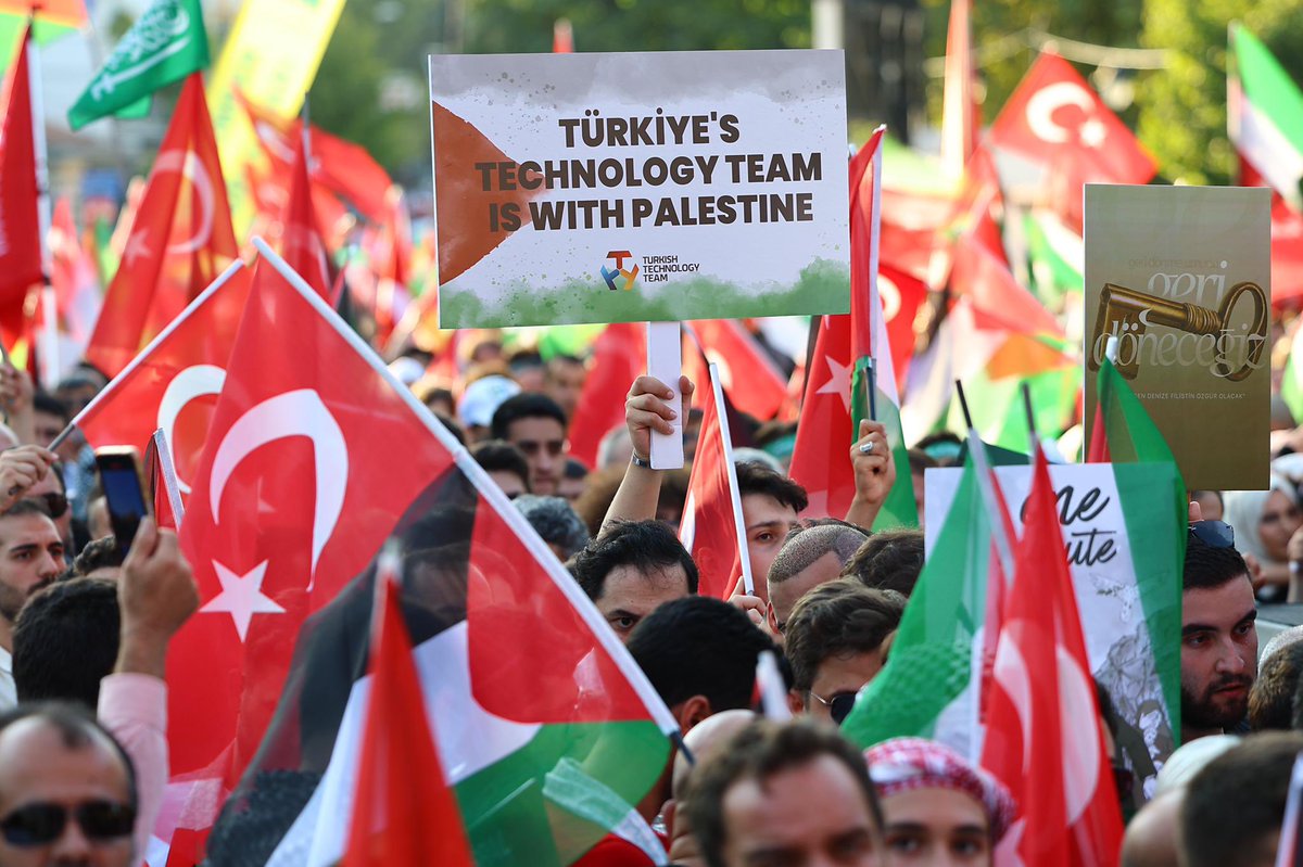 osmannnurika's tweet photo. Gazze için, Kudüs için, Filistin için yürekleri çarpan ve zulme sessiz kalmayan tüm İstanbullulara teşekkür ediyorum. Şehit İsmail Heniyye’nin emanetine sahip çıkacak, nehirden denize özgür Filistin için mücadele etmeye devam edeceğiz.

#SonÇağrı

📍Ayasofya Meydanı https://t.co/VE8PQcmuN1