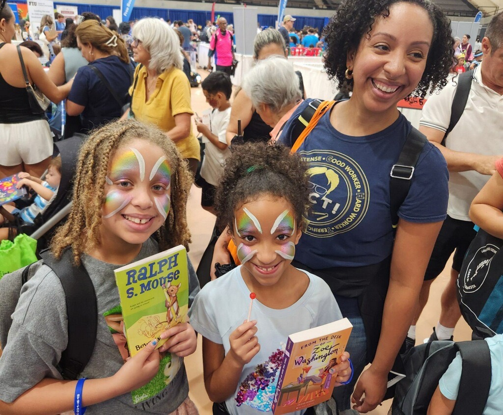 SuptDotres's tweet photo. Join us at the @ChildrensTrust Family Expo today at the @MDCollege Kendall Campus! Stop by the @ParentAcadMiami booth where we are promoting reading at home by providing families with free books. 
For more info, visit: https://t.co/PM9dqUzB6v. #ReadAtHome #FamilyExpo #YourBestChoiceMDCPS