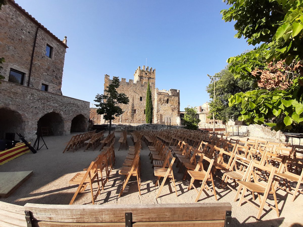 I clourem la X Nit d'Estiu al Monestir de Sant Miquel de Fluvià amb Fredrik Strand (Eufòria 2024). Una de les peces que interpretarà serà Sardana p'en Berto, lletra i música de Fredrik Strand. Bona vetllada!