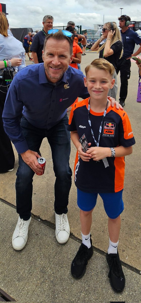 SimonWarren3's tweet image. Jack managed to find his TNT Sport heroes today at Silverstone. Thank you both @suziperry and @NeilHodgson100 for taking the time out of your busy schedule today for this. #Superstars