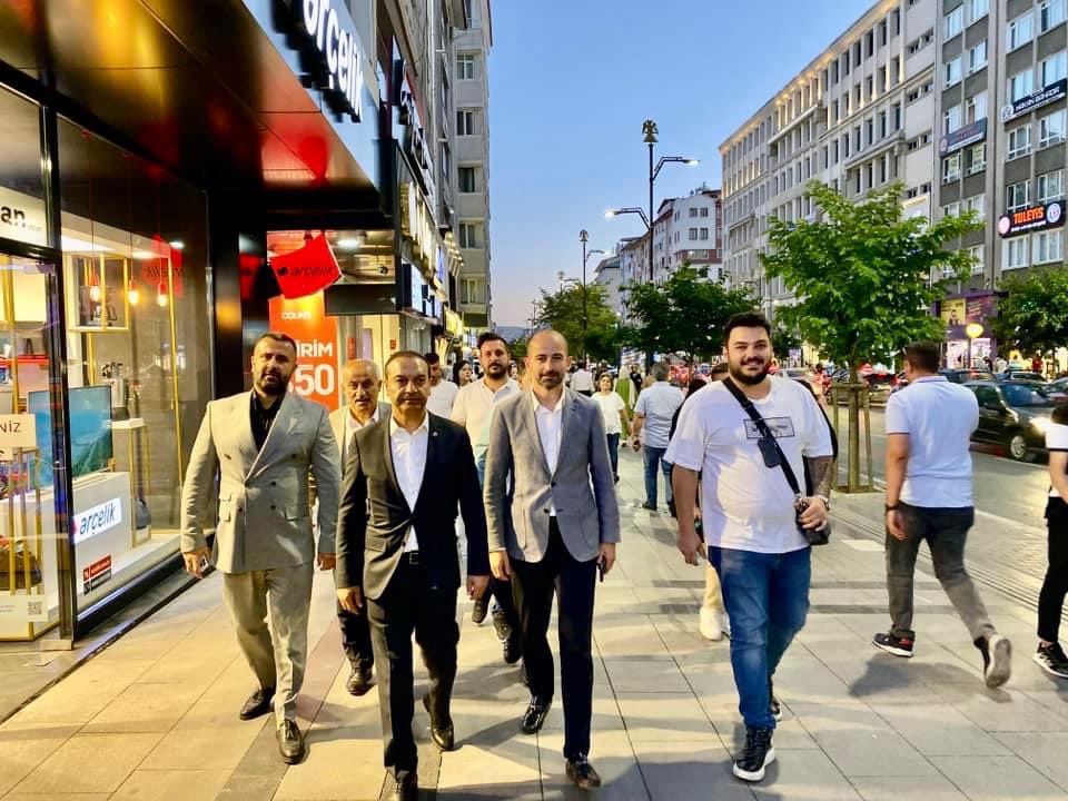 📍#Sivas

İl Başkanımız Sn. Hakan Uygun ve teşkilat yöneticilerimizle birlikte #Sivas #İstasyon caddesinde esnaf kardeşlerimize ziyarette bulunduk. Hemşehrilerimizle bir araya gelerek sohbet ettik.