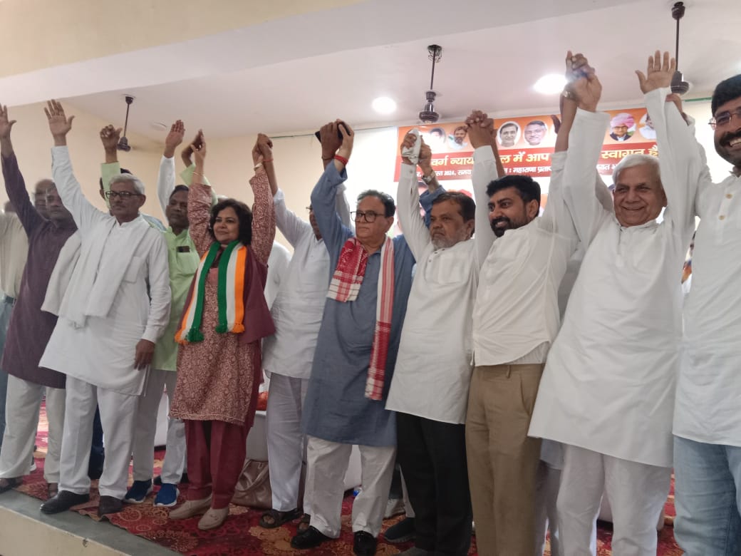 फरीदाबाद में कांग्रेस ओबीसी विभाग का जिला स्तरीय सम्मेलन आयोजित किया गया। वायनाड में, उत्तराखंड में बादल फटने से, दिल्ली बेसमेंट में पानी भरने से, ट्रेन हादसे और जम्मू में आतंकवादियों हमले के दौरान हुई   मौत के लिए सम्मेलन में सबसे पहले 2 मिनट का मोन धारण किया गया।

हरियाणा में