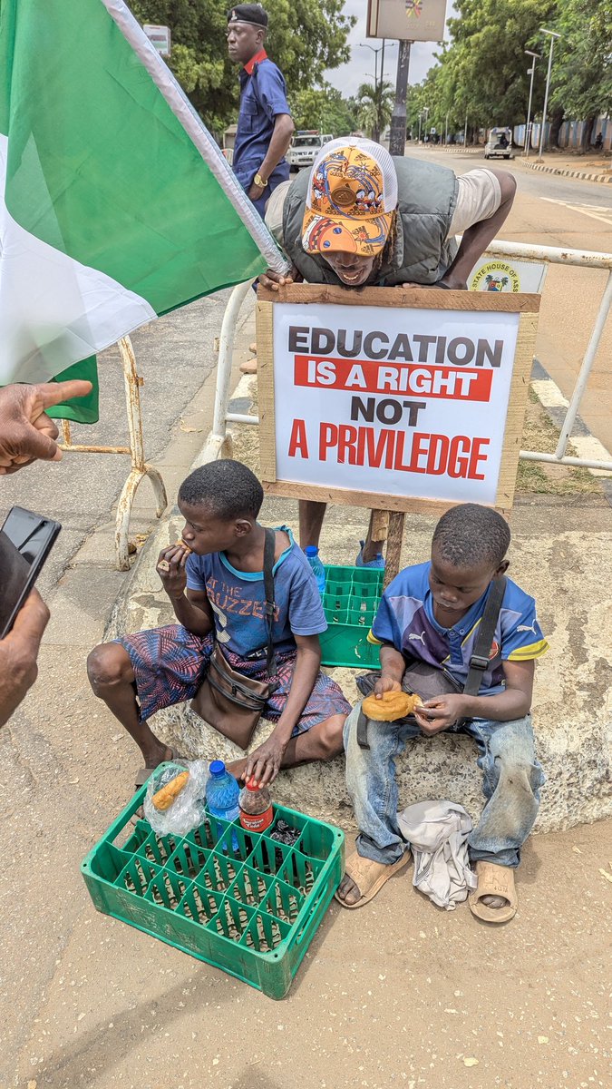 MonicCoco001's tweet photo. Heartfelt...
#Curfew,#EndBadGovernanceProtest
#endhardship, #protestEndHungerNow,#EndBadGovernanceInNigeria,#Ojota,#protest,#Enuguisbleeding,#protest24,#protest,#protesters, #igbosmustgo,#Nigerians,#EndBadGovernanceProtest,#TinubuMUSTGo #TinubuMustGoNow,#TinubuAndGangMustGo. https://t.co/JJa1kgof7R
