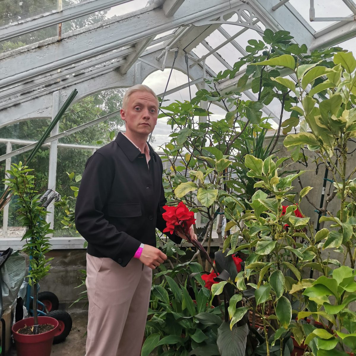 It's a delight to spend the afternoon here at @forgan_arts_centre at Lughnasadh Music &amp; Arts Festival! It's been such a great day, chats and catch-ups all round. I even had a spare moment to make sure all was well in the greenhouse (it was)! See you on the lawn at 7:50pm! HH x