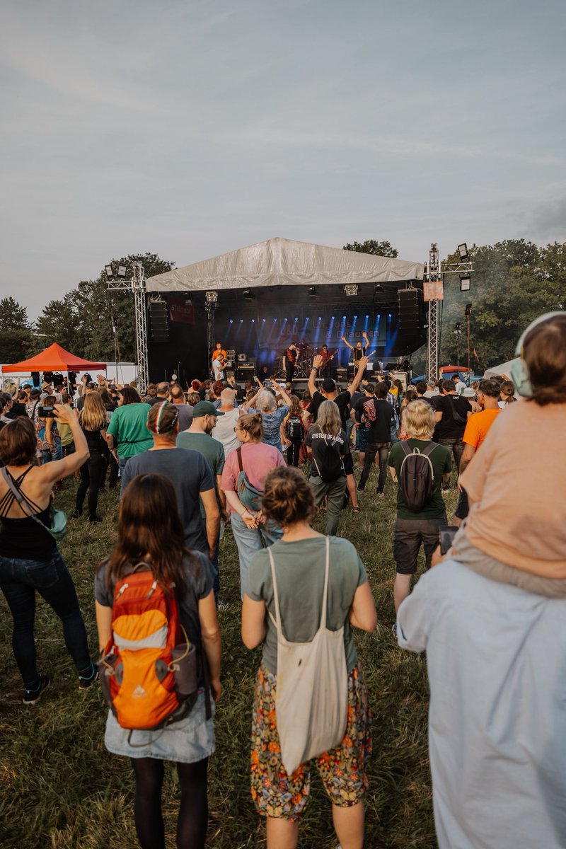 ud_stuttgart's tweet image. Wie versprochen: voll und laut. Aufs gute Wetter und stabil gegen rechts! #udstgt