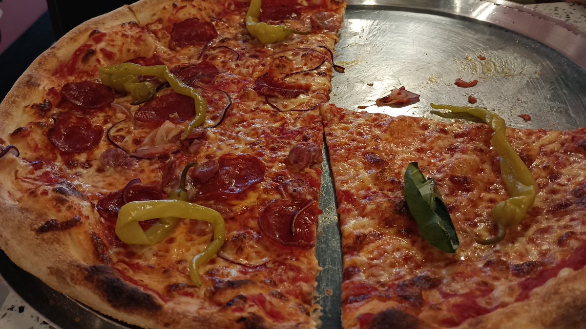 <a href="/WestPizzaCF/">West Pizza</a> Roedd yn wych cwrdd â thi eto. Pizzas blasus a lle 'cwl'. Pob lwc!