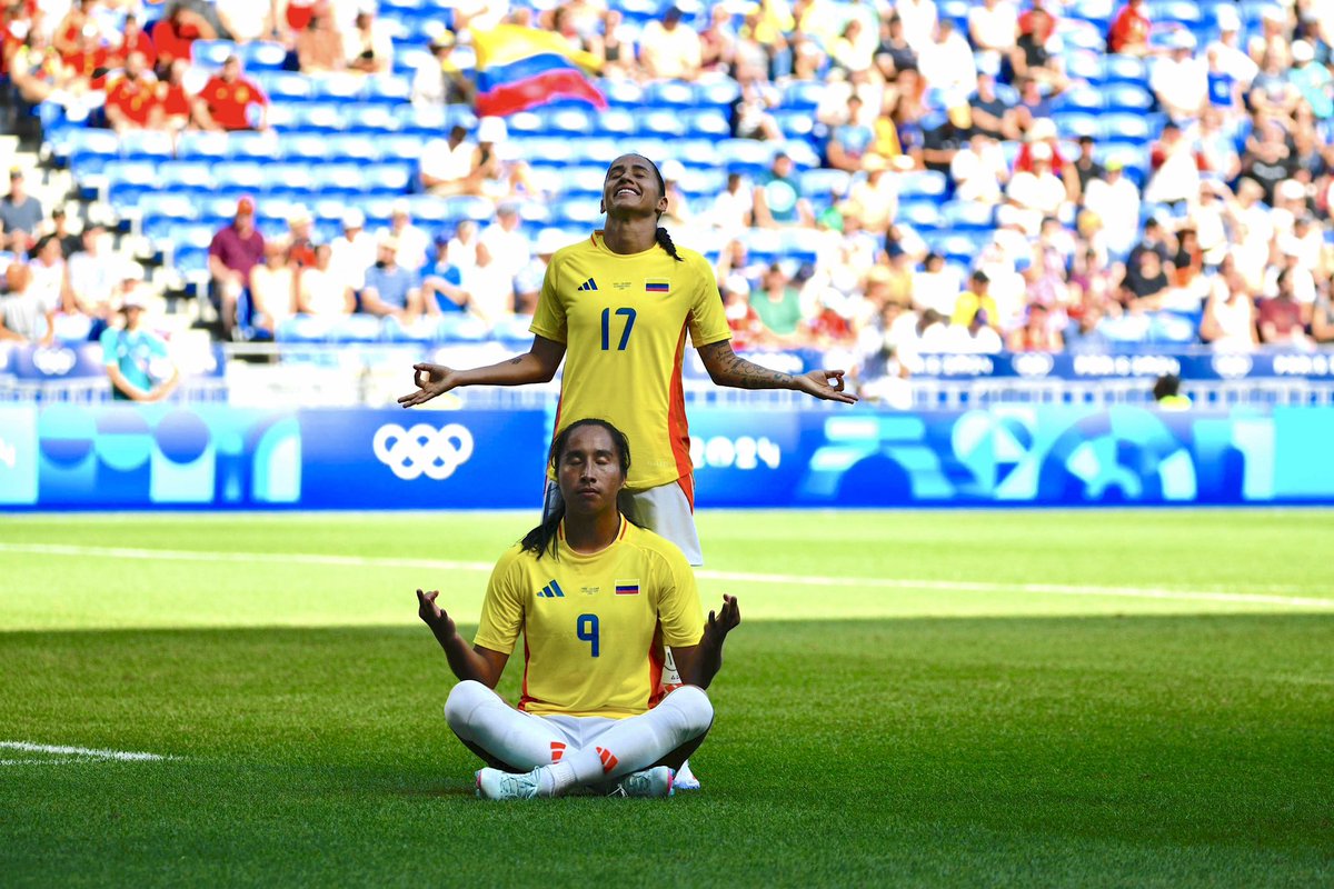 OlimpicoCol's tweet photo. 🥹 𝗚𝗿𝗮𝗰𝗶𝗮𝘀 𝗽𝗼𝗿 𝗹𝗮 𝗲𝗻𝘁𝗿𝗲𝗴𝗮 𝗴𝘂𝗲𝗿𝗿𝗲𝗿𝗮𝘀, 𝗵𝗼𝘆 𝗵𝗮𝗰𝗲𝗻 𝗵𝗶𝘀𝘁𝗼𝗿𝗶𝗮 💛💛💙❤️

La Selección colombiana de fútbol femenino fue superada en penales (🇪🇸 4-2 🇨🇴)  por la campeona del mundo, España.

¡Hasta el último suspiro!🔥 👏👏

📸 @FCFSeleccionCol https://t.co/iVeZYfDGS9