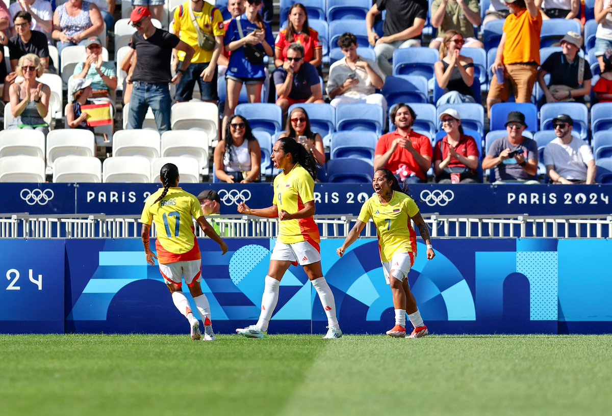 OlimpicoCol's tweet photo. 🥹 𝗚𝗿𝗮𝗰𝗶𝗮𝘀 𝗽𝗼𝗿 𝗹𝗮 𝗲𝗻𝘁𝗿𝗲𝗴𝗮 𝗴𝘂𝗲𝗿𝗿𝗲𝗿𝗮𝘀, 𝗵𝗼𝘆 𝗵𝗮𝗰𝗲𝗻 𝗵𝗶𝘀𝘁𝗼𝗿𝗶𝗮 💛💛💙❤️

La Selección colombiana de fútbol femenino fue superada en penales (🇪🇸 4-2 🇨🇴)  por la campeona del mundo, España.

¡Hasta el último suspiro!🔥 👏👏

📸 @FCFSeleccionCol https://t.co/iVeZYfDGS9