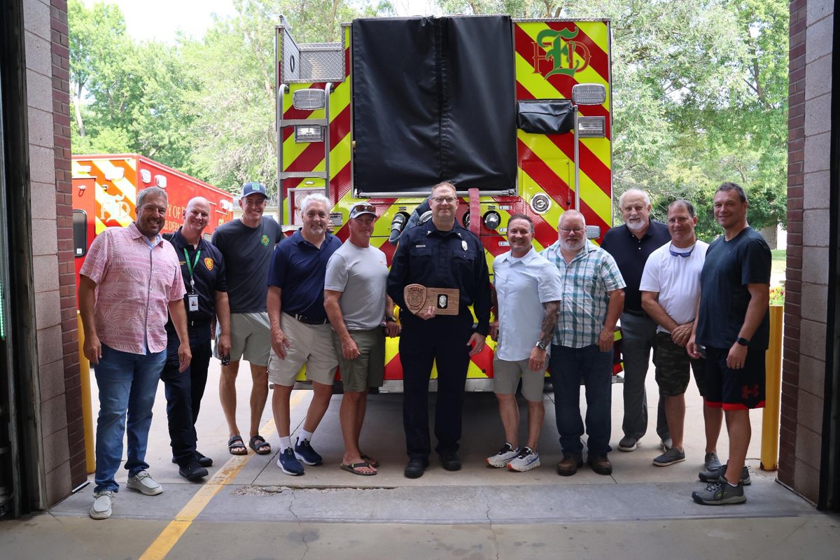 We celebrated Paramedic/Firefighter Dominic Hadzima's 25 years of service last week 🚒👨‍🚒 As he heads into a new chapter, we extend our heartfelt thanks for all he has done for our community, and wish him the absolute best! ❤️