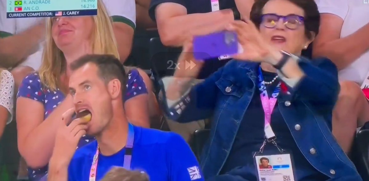 SheelMajumdar's tweet photo. Pic of the day: @andy_murray bossing a doughnut. a day after hanging up his boots, while cheering for the women gymnasts with one of the greatest of them all #BJK … #Olympic2024 #OlympicGames #SirAndy
#RetirementGoals https://t.co/ouTD7fnWTR