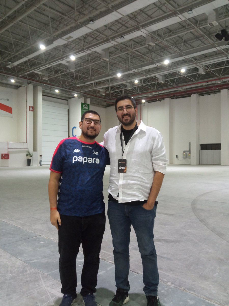 Ben gerçekten <a href="/noeldayilol/">Oğuz Avcı</a>'e benziyorum ya bugün onu fark ettim.