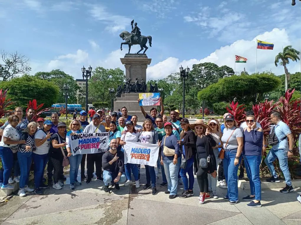 fundacion_mpv's tweet image. Movilización de amor y alegría en el estado #Lara 🚩🇻🇪✊🏽 

Nada nos detiene en la defensa del proyecto revolucionario que lidera el Pdte. @NicolasMaduro
La esperanza y la fuerza de nuestro pueblo es grande ¡El pueblo unido, jamás será vencido!

#PaísDeOchoEstrellas