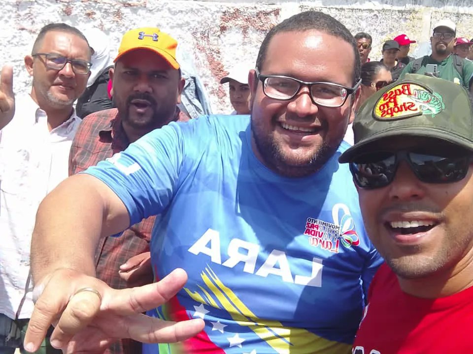 fundacion_mpv's tweet image. Movilización de amor y alegría en el estado #Lara 🚩🇻🇪✊🏽 

Nada nos detiene en la defensa del proyecto revolucionario que lidera el Pdte. @NicolasMaduro
La esperanza y la fuerza de nuestro pueblo es grande ¡El pueblo unido, jamás será vencido!

#PaísDeOchoEstrellas