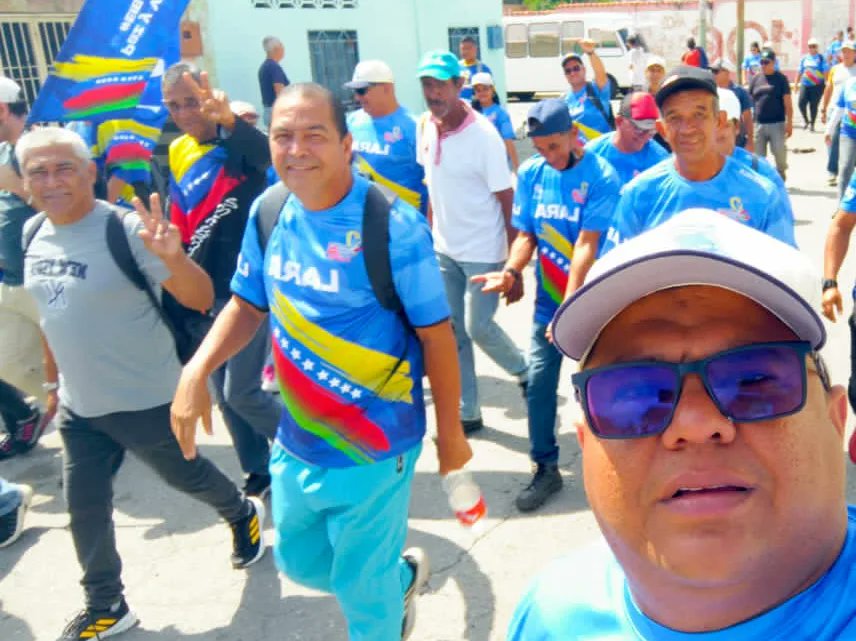 fundacion_mpv's tweet image. Movilización de amor y alegría en el estado #Lara 🚩🇻🇪✊🏽 

Nada nos detiene en la defensa del proyecto revolucionario que lidera el Pdte. @NicolasMaduro
La esperanza y la fuerza de nuestro pueblo es grande ¡El pueblo unido, jamás será vencido!

#PaísDeOchoEstrellas